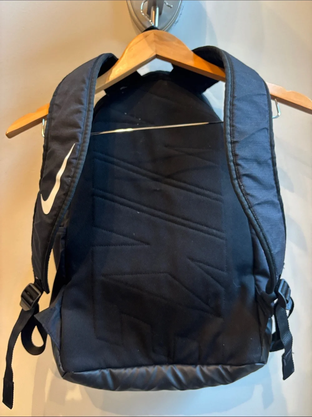 Nike lots pockets